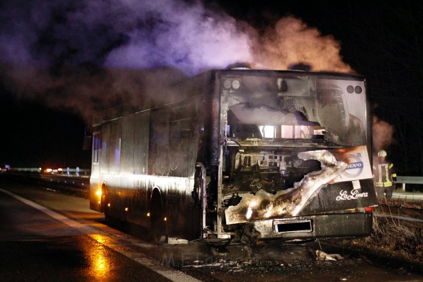 Bus brannte A 59 Rich Koeln AK Flughafen 02.jpg